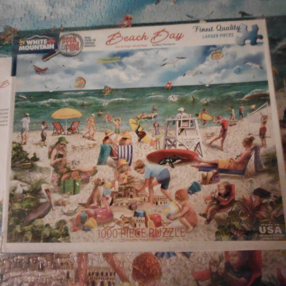 White Mountain 1000pc Day at the Beach
